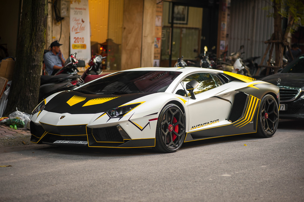 Lamborghini Aventador do ong xa khung, lot xac voi decal moi hinh anh 10