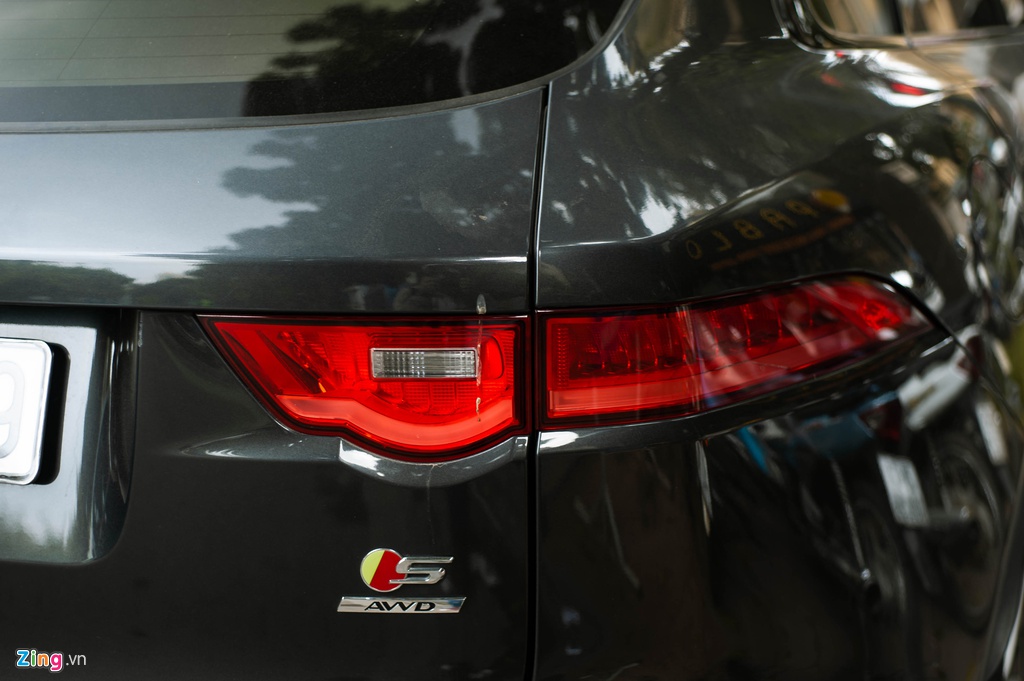 SUV hang sang Jaguar F-Pace S doc nhat VN xuat hien tren pho Ha Noi hinh anh 4 Jaguar_F_Page_SLine_zing_21_.jpg