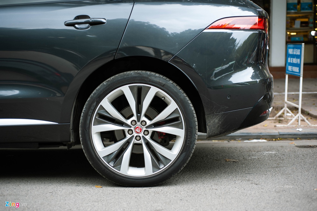 SUV hang sang Jaguar F-Pace S doc nhat VN xuat hien tren pho Ha Noi hinh anh 5 Jaguar_F_Page_SLine_zing_27_.jpg