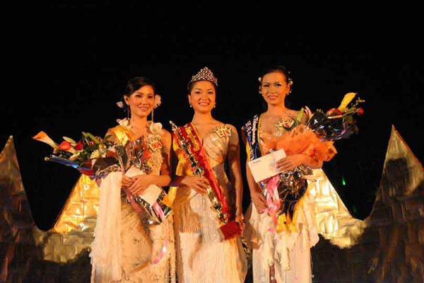 hoa hau viet nam 2004 anh 1