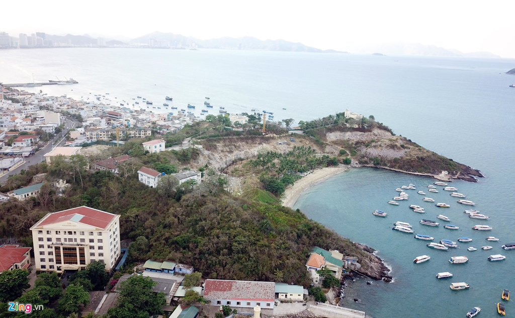 Di tich lau Bao Dai bi cao troc, hoang tan lanh leo hinh anh 1