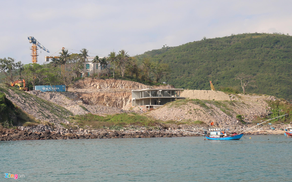 Di tich lau Bao Dai bi cao troc, hoang tan lanh leo hinh anh 3