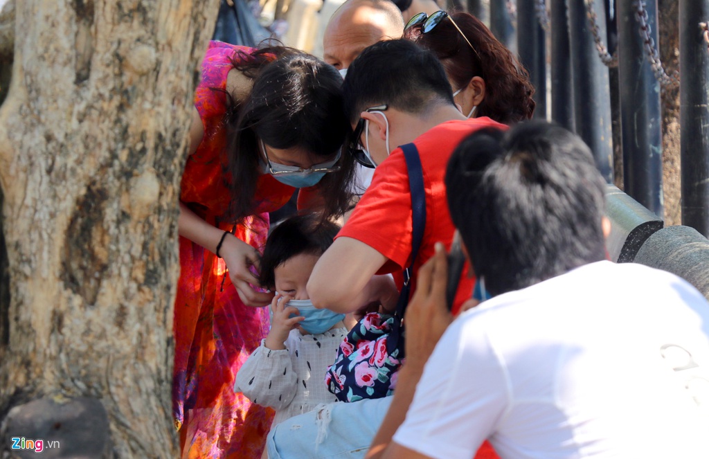 So virus corona, khach Trung Quoc bit khau trang kin mit o Nha Trang hinh anh 7 13_zing.jpg