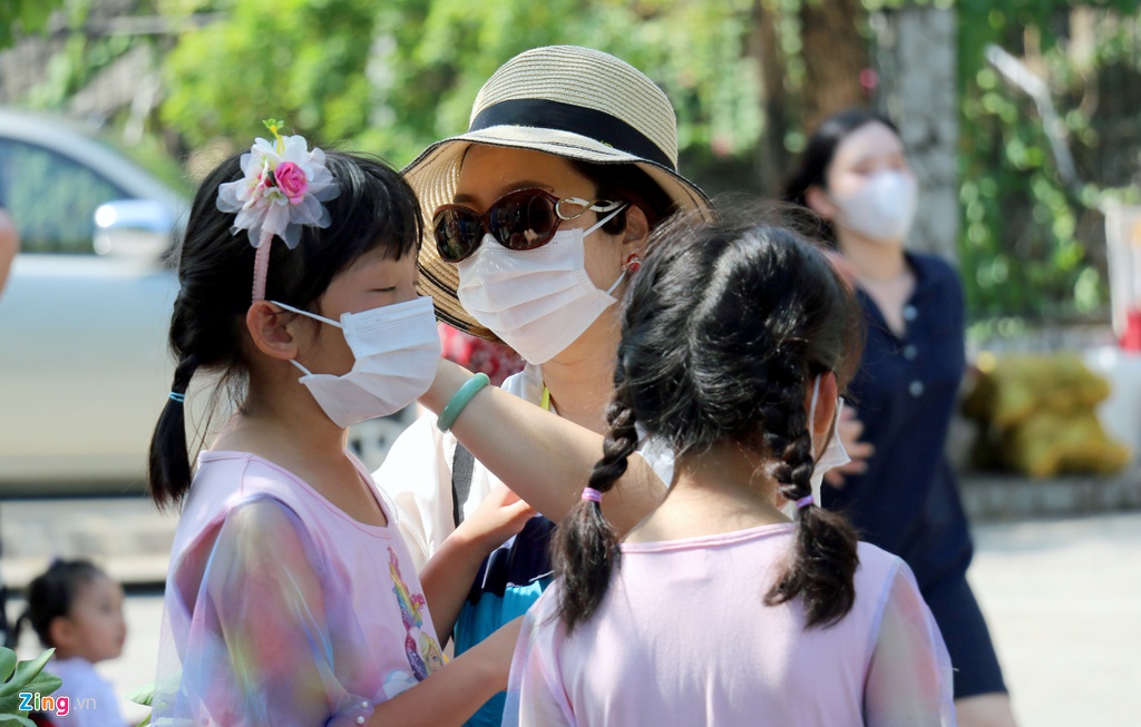 So virus corona, khach Trung Quoc bit khau trang kin mit o Nha Trang hinh anh 5 8_zing.jpg