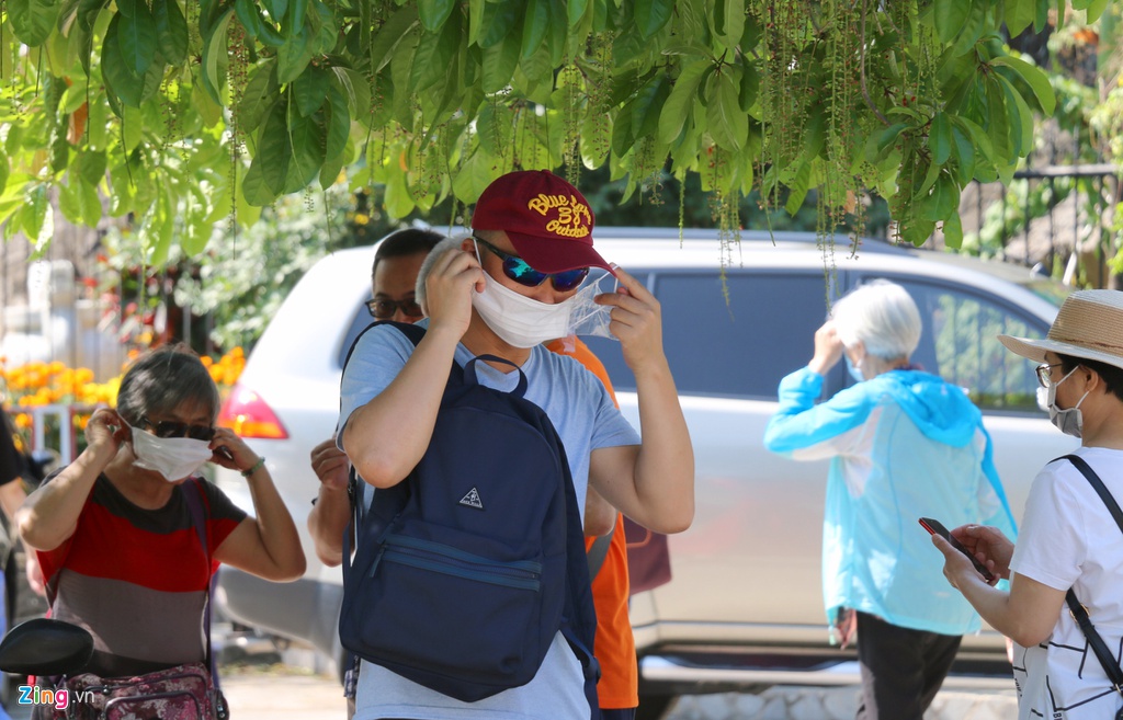 So virus corona, khach Trung Quoc bit khau trang kin mit o Nha Trang hinh anh 3 9_zing.jpg