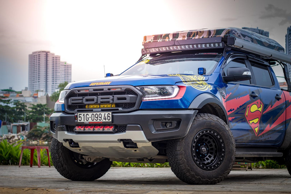 Độ bán tải Ford Raptor: Những bổ sung hiện đại và đa dạng trên Ford Raptor độ sẽ đem lại cho bạn một chiếc xe với tính thẩm mỹ cao. Từ cải tiến về chất liệu, màu sơn đột phá, đến động cơ mạnh mẽ, chiếc xe này sẽ giúp bạn thoải mái và tự tin khi đi đến bất cứ đâu.