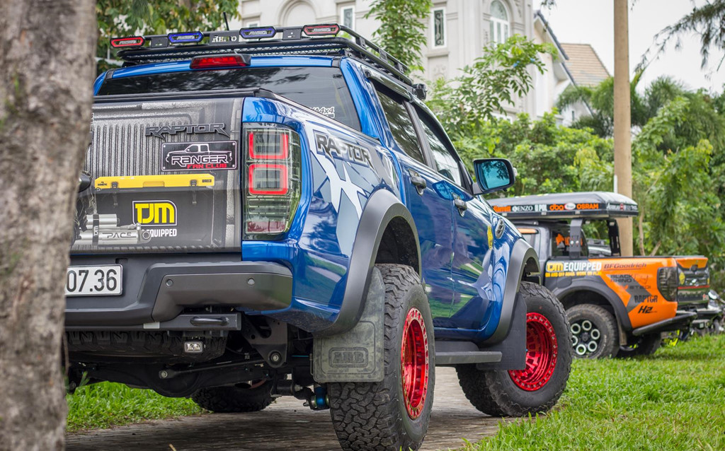 Ford Raptor chua du ngau, chu xe chi tram trieu do lai 'nhan sac' hinh anh 14