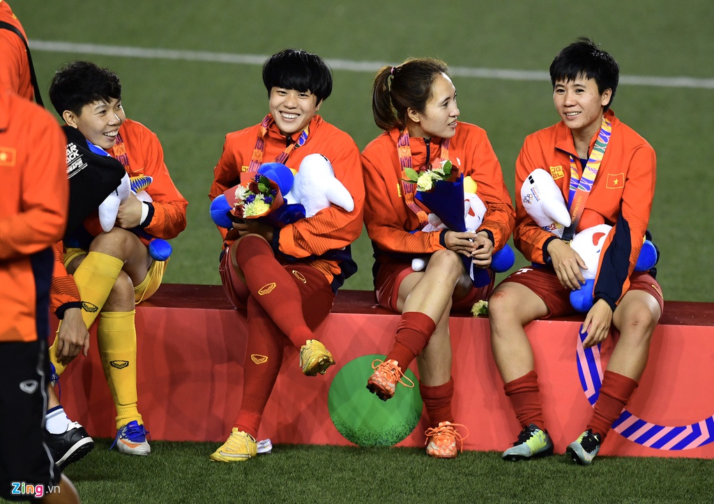 Tuyen nu Viet Nam nhi nhanh tren buc nhan HCV SEA Games hinh anh 6