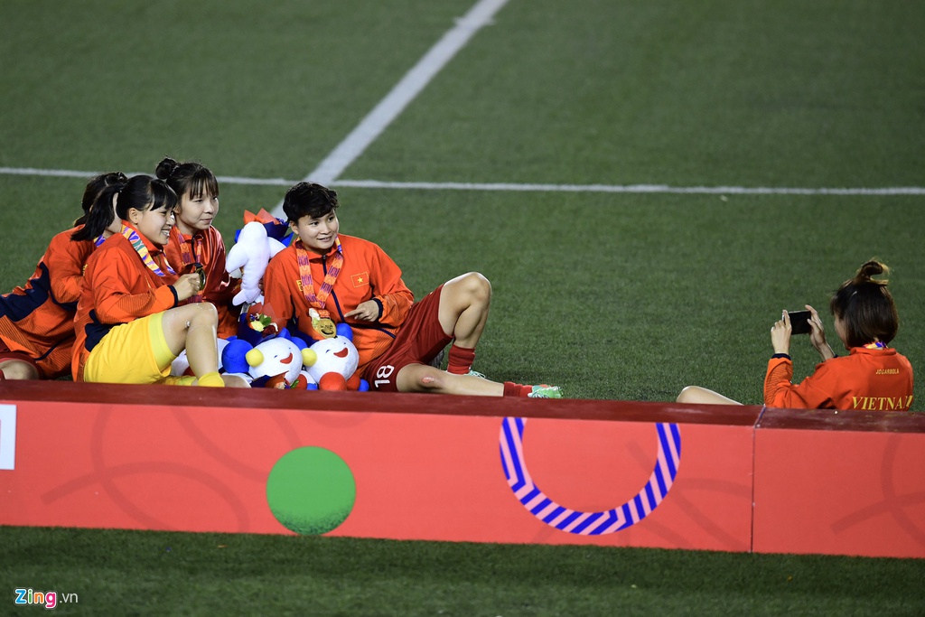 Tuyen nu Viet Nam nhi nhanh tren buc nhan HCV SEA Games hinh anh 3