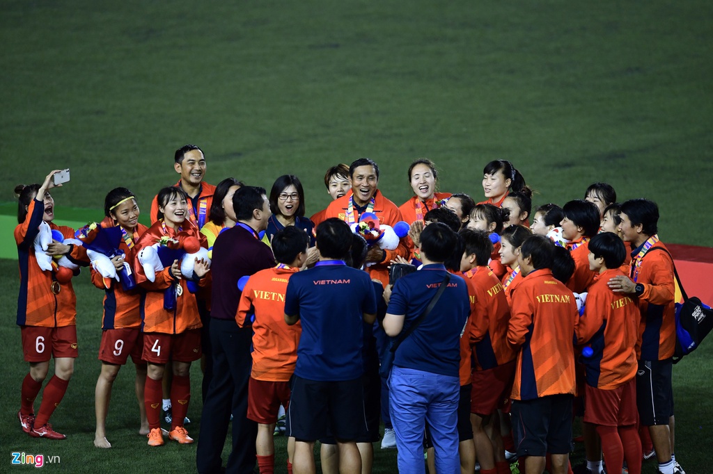 Tuyen nu Viet Nam nhi nhanh tren buc nhan HCV SEA Games hinh anh 7