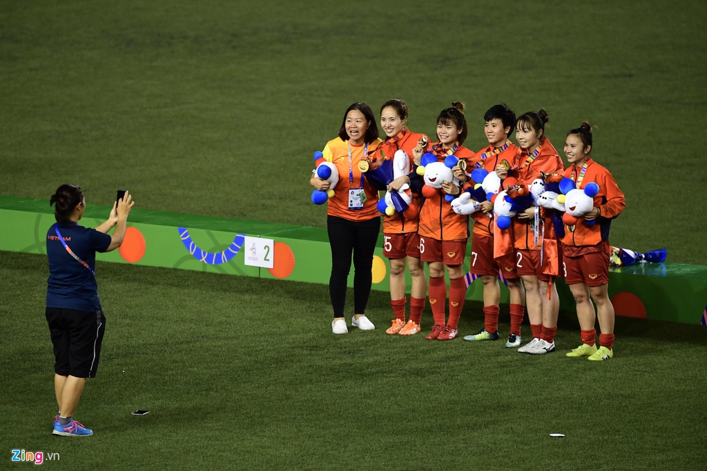 Tuyen nu Viet Nam nhi nhanh tren buc nhan HCV SEA Games hinh anh 8