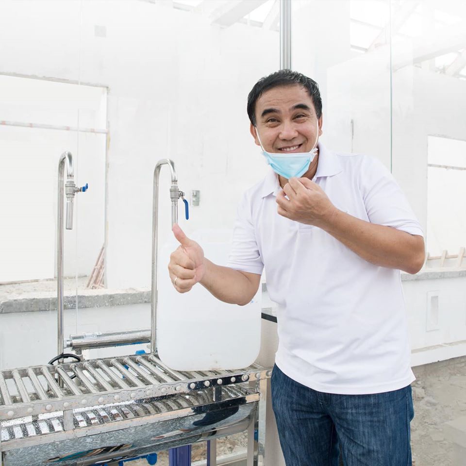 Quyen Linh: 'Nhieu nguoi den tan nha toi ke kho, xin tien' hinh anh 1 92579507_527048051566542_5583028254358372352_o.jpg