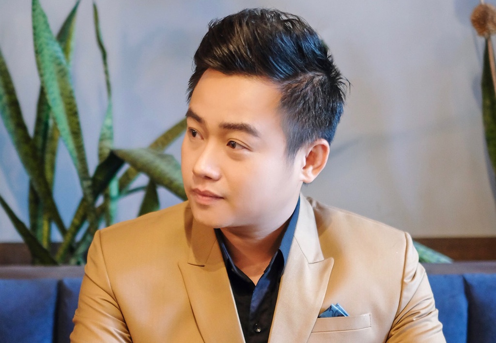 Huu Tin bac toc, kiet suc khi vuong no nan anh 1