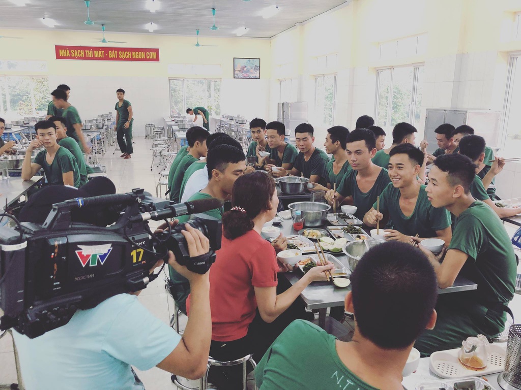 MC Hoang Linh Chung toi la chien si anh 9