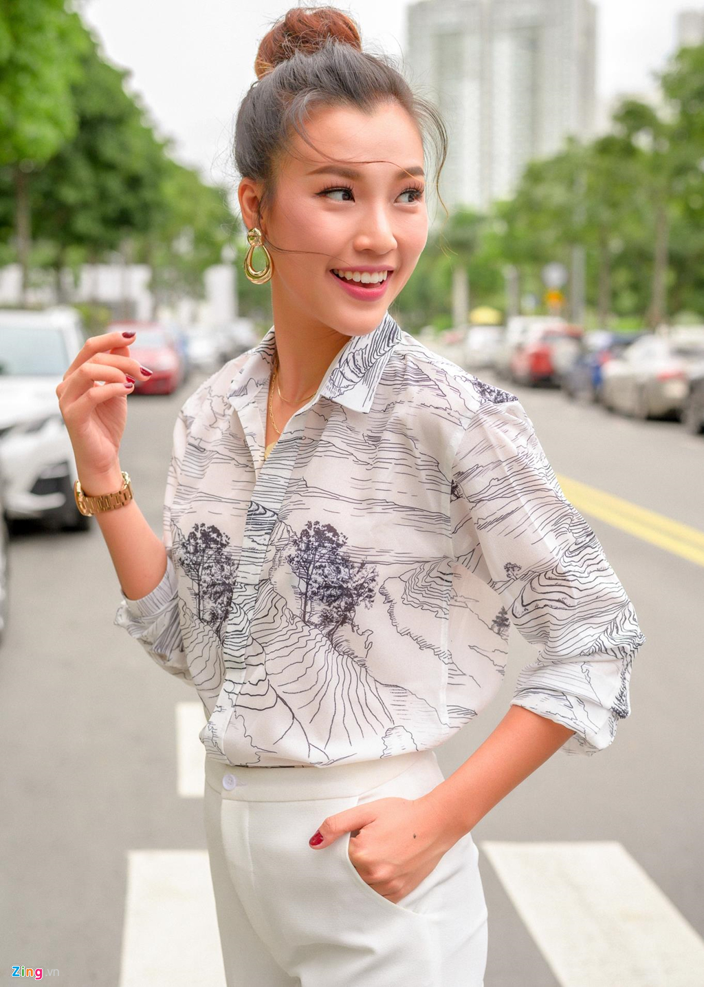 Hoang Oanh: 'Ban trai theo duoi mot nam ruoi toi moi nhan loi yeu' hinh anh 1