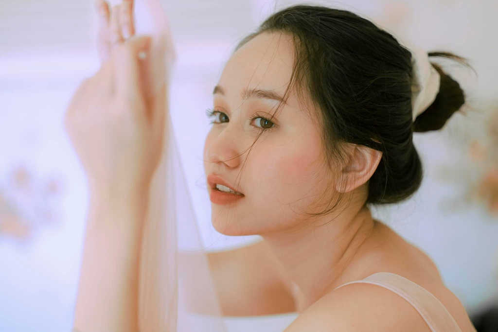 Ha Lan 'Mat biec': 'Toi tung muon phau thuat tham my' hinh anh 4 79357166_1164193163784746_199175955846004736_o_(1).jpg