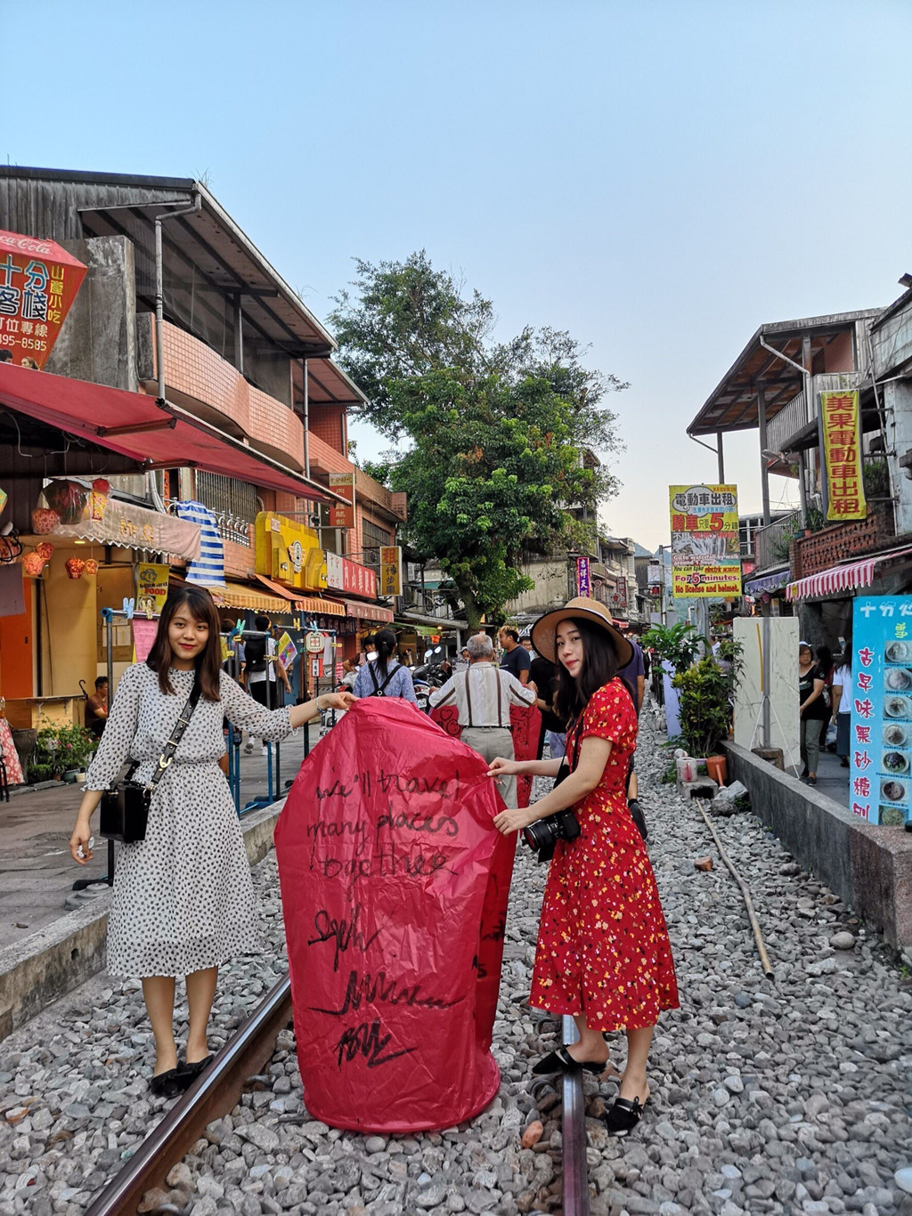 3 tuyen duong ray nguy hiem the gioi thanh diem du lich noi tieng hinh anh 11