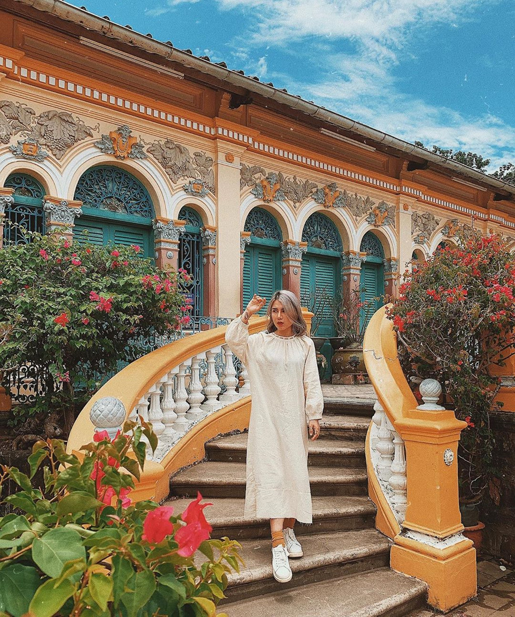 5 ngoi nha co tram tuoi o mien Tay hut du khach check-in hinh anh 2