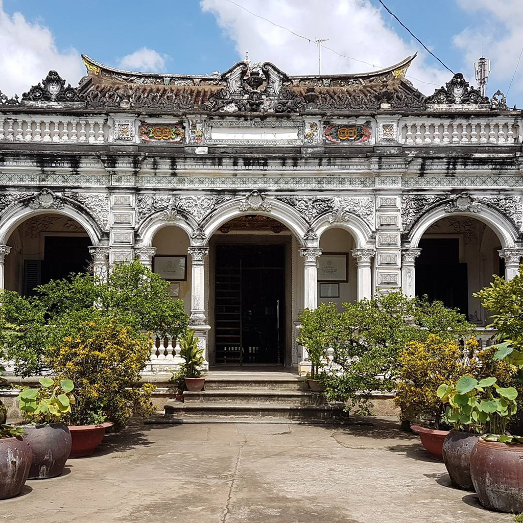 5 ngoi nha co tram tuoi o mien Tay hut du khach check-in hinh anh 3