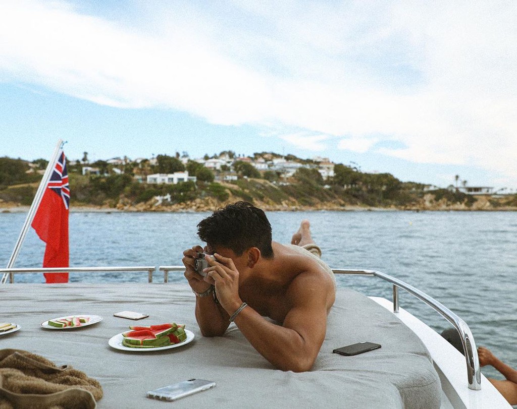 Nhung chuyen du lich dat tien cua hoang tu Brunei hinh anh 1