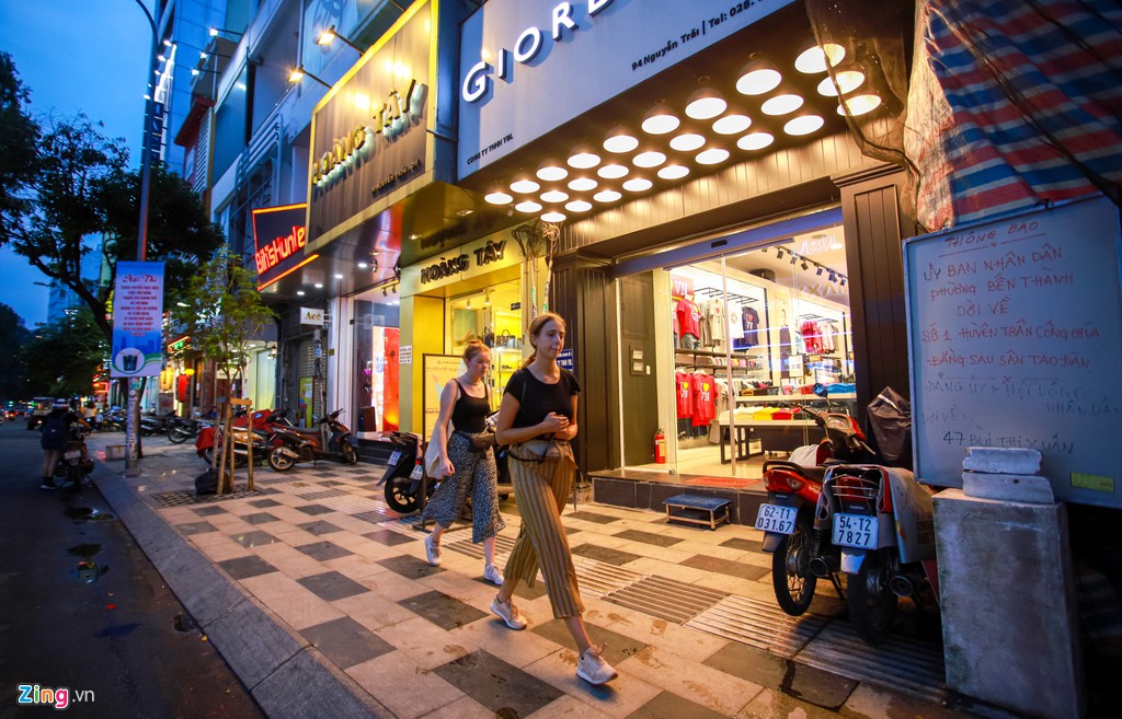 Pho thoi trang tu cao cap den hang nhai o trung tam TP.HCM hinh anh 3