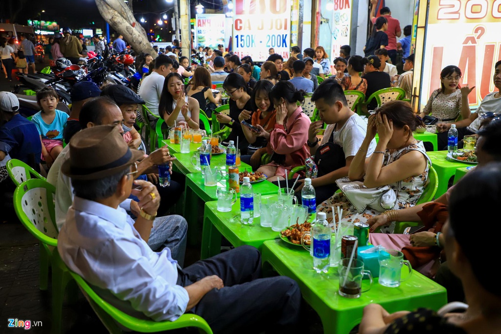 Nguoi dan do ve Vung Tau, quan nhau kin khach den nua dem hinh anh 7 hangquan_zing8.jpg