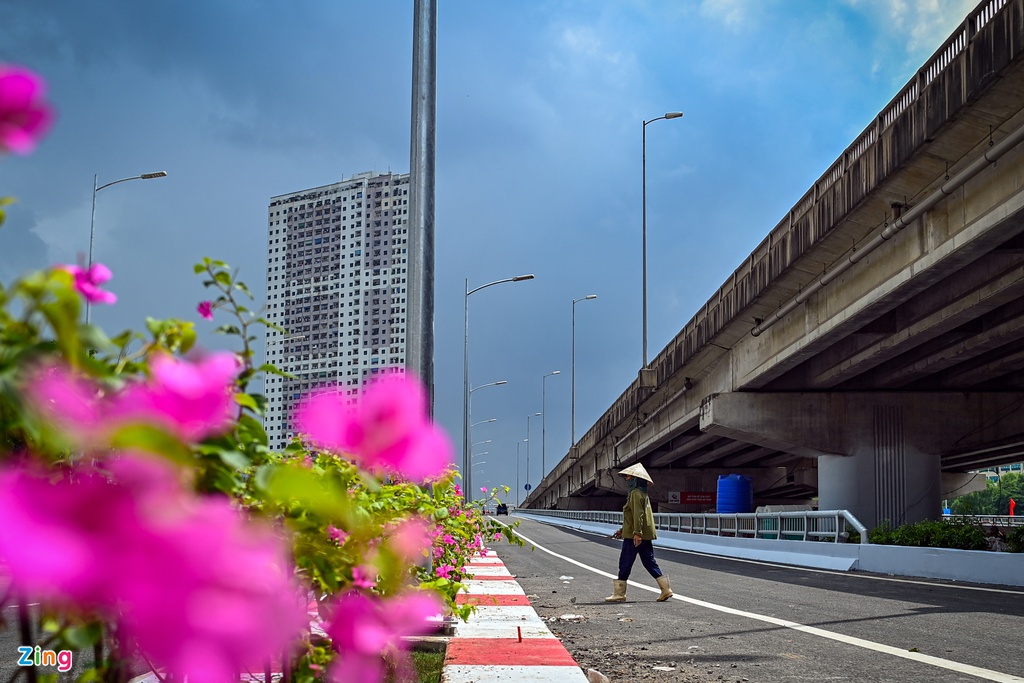 thong xe cau vuot thap qua ho linh dam anh 11