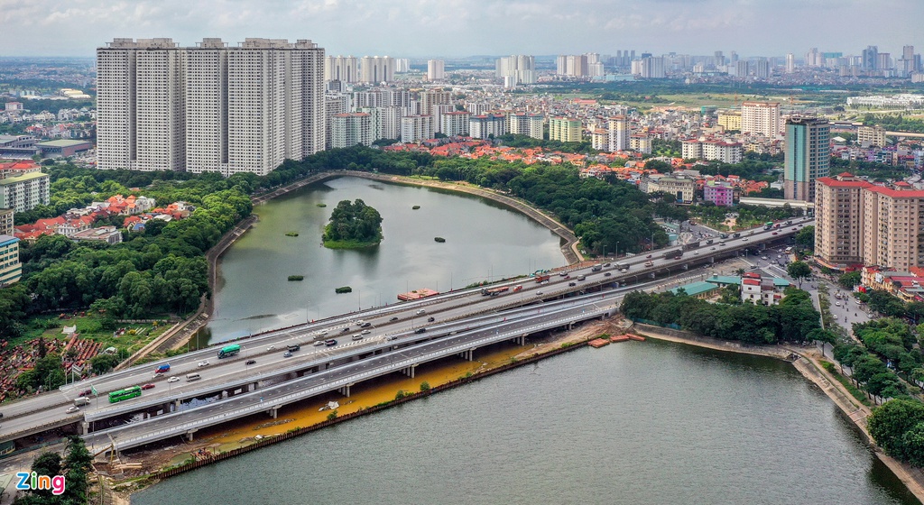 thong xe cau vuot thap qua ho linh dam anh 3