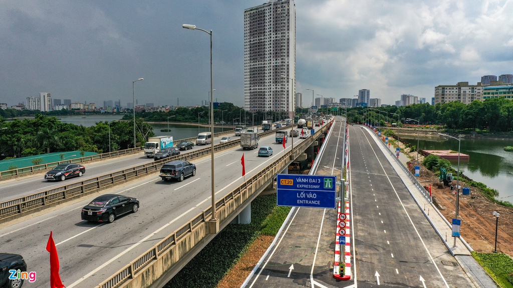 thong xe cau vuot thap qua ho linh dam anh 1