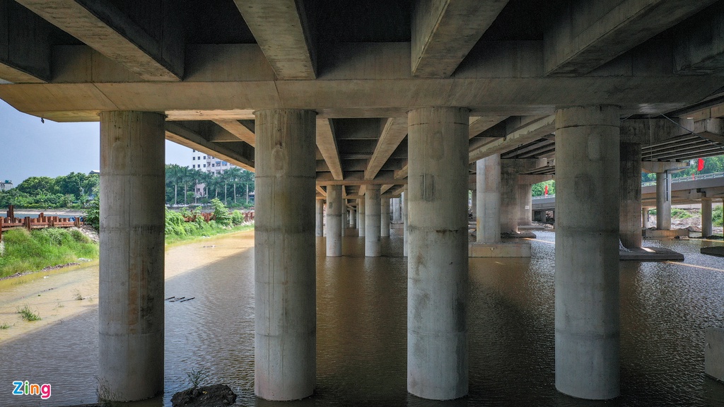 thong xe cau vuot thap qua ho linh dam anh 6