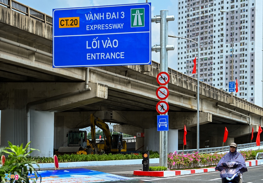 thong xe cau vuot thap qua ho linh dam anh 9