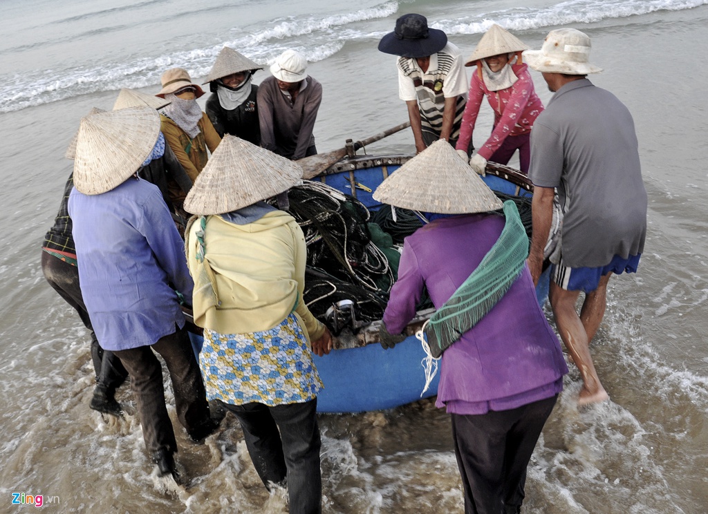 Nghe keo luoi rung bat ca doc dao o xu Quang hinh anh 1 Anh_keo_ca_den_gui_zing.jpg