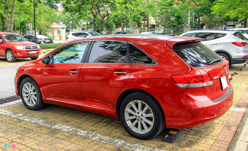 Toyota Venza 10 nam tuoi gia gan 800 trieu dong hinh anh 2