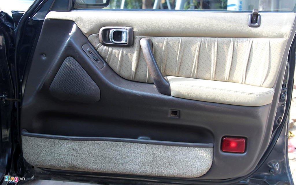 Toyota Crown - 'Xe cho VIP' nhung nam 90 co gi dac biet? hinh anh 5