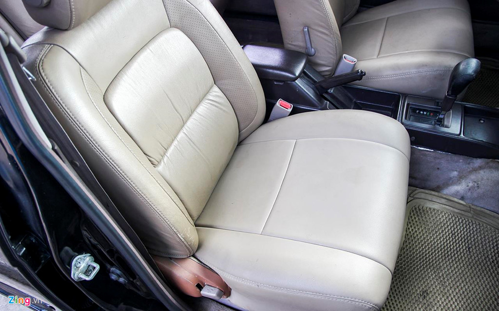 Toyota Crown - 'Xe cho VIP' nhung nam 90 co gi dac biet? hinh anh 8