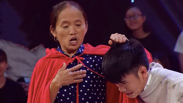 Ba Tan Vlog, Mon 2K va chuyen lam dung cac hien tuong mang o game show hinh anh 1