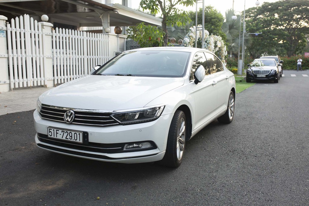 Dan xe Rolls-Royce, Maybach xuat hien trong le cuoi Bao Thy hinh anh 13