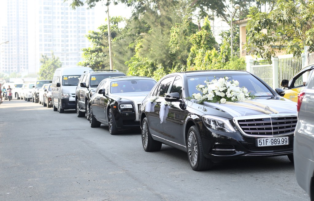 Dan xe Rolls-Royce, Maybach xuat hien trong le cuoi Bao Thy hinh anh 2