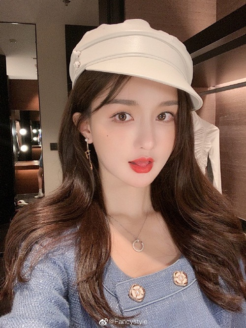 Nhung MC truc tuyen Trung Quoc bi tay chay vi hanh vi goi duc, ma tuy hinh anh 4