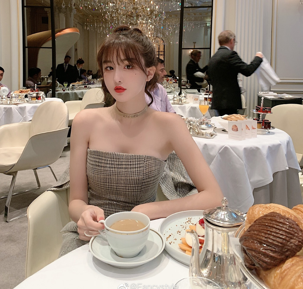 Nhung MC truc tuyen Trung Quoc bi tay chay vi hanh vi goi duc, ma tuy hinh anh 7