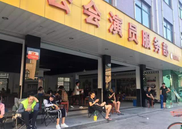 Su bi tham cung cuc cua nganh cong nghiep giai tri Trung Quoc hinh anh 1