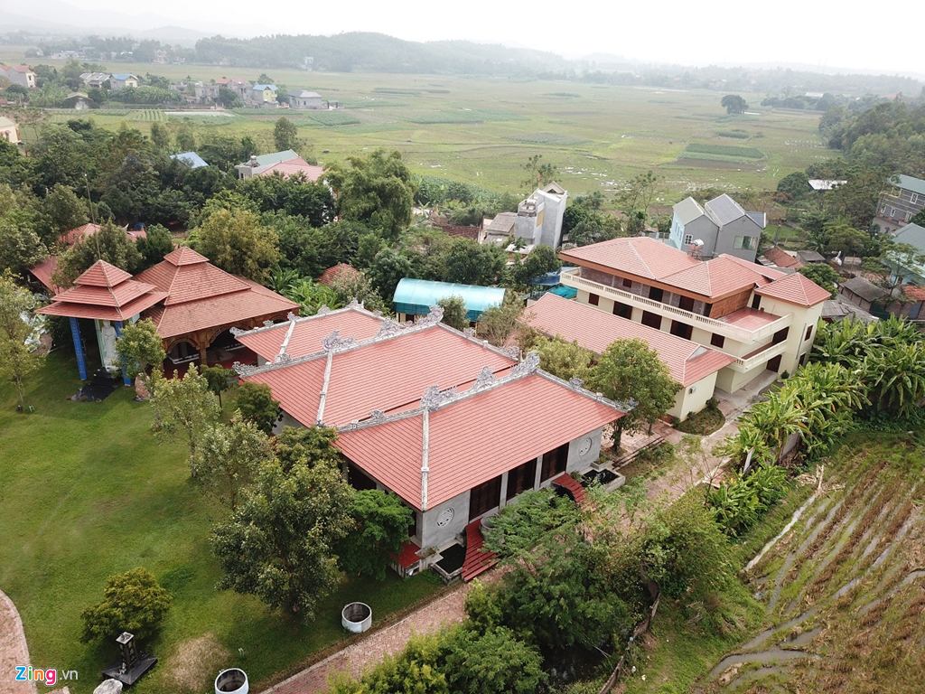 Biet phu, trang trai duoc su Toan xay dung ben canh chua Nga Hoang hinh anh 4