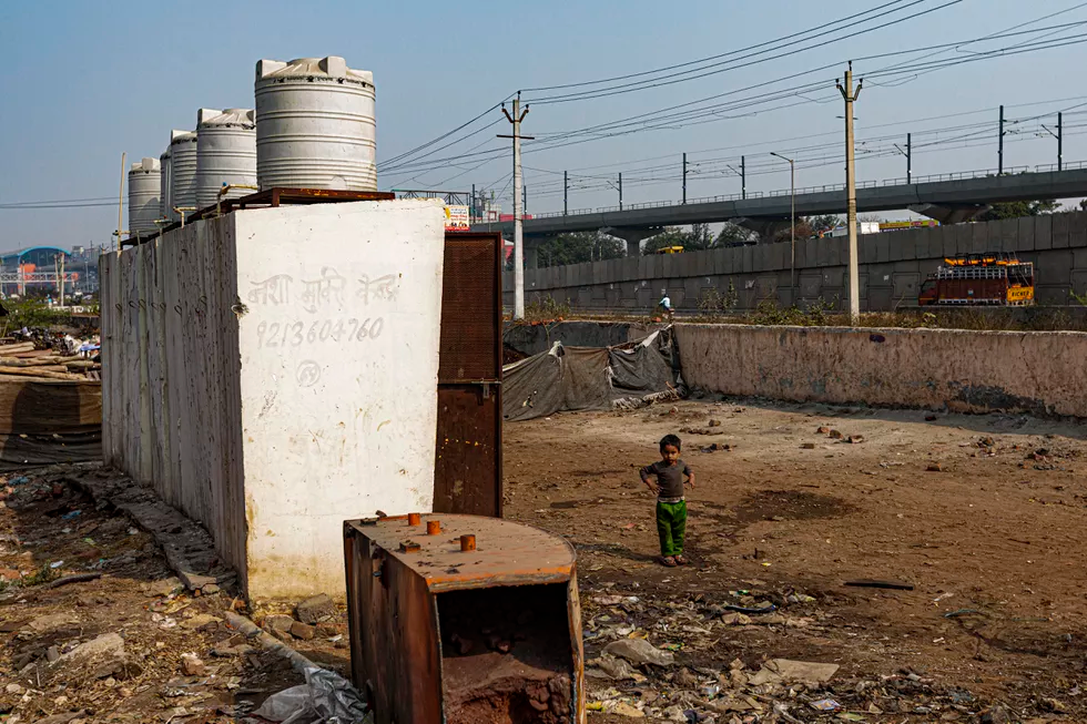 Nha ve sinh thong minh cuu mang nguoi An Do anh 5