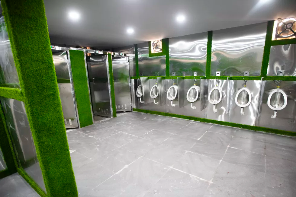 Nha ve sinh thong minh cuu mang nguoi An Do anh 6