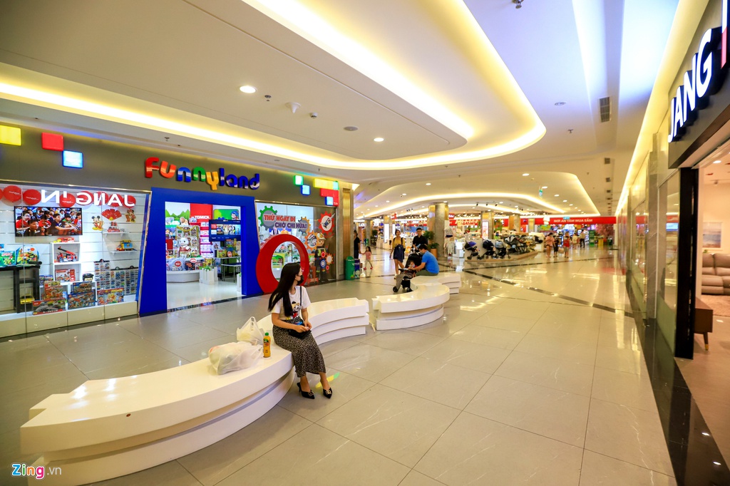 Canh vang lang khac la o cac trung tam thuong mai TP.HCM hinh anh 4 tttm_zing17.JPG