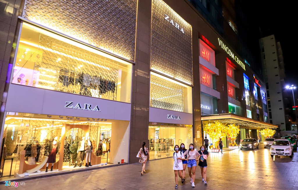 Canh vang lang khac la o cac trung tam thuong mai TP.HCM hinh anh 12 tttm_zing31.JPG