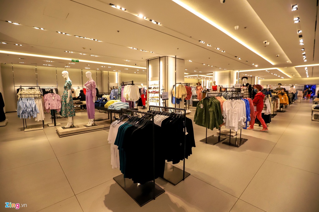 Canh vang lang khac la o cac trung tam thuong mai TP.HCM hinh anh 14 tttm_zing33.JPG