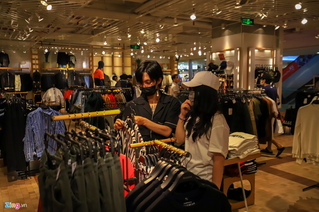 Canh vang lang khac la o cac trung tam thuong mai TP.HCM hinh anh 17 tttm_zing37.JPG