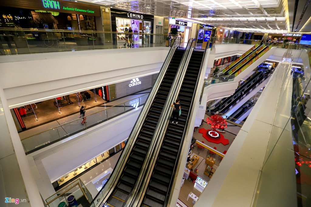 Canh vang lang khac la o cac trung tam thuong mai TP.HCM hinh anh 3 tttm_zing7.JPG