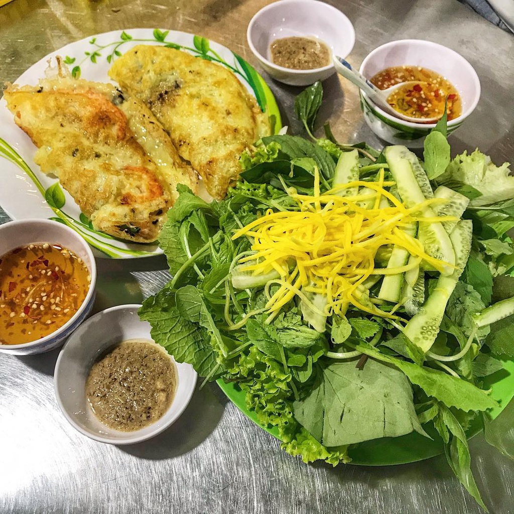 Banh xeo va 5 mon an mien Trung hut khach tai TP.HCM hinh anh 7 2._letseatwithkonni.jpg